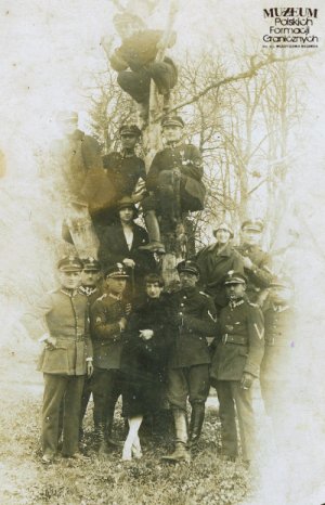 Żołnierze Batalionu Korpusu Ochrony Pogranicza „Hoszcza” wraz z osobami towarzyszącymi