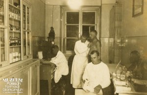 Żołnierze Korpusu Ochrony Pogranicza podczas badań lekarskich w izbie chorych Batalionu KOP „Hoszcza”