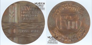 1. Nazwa własna: medal pamiątkowy
2. Charakterystyka przedmiotu: brązowy medal o średnicy 6,9 cm. Awers – słupy graniczne oraz napis: „XXV-lecie Odzyskania Dolnego Śląska 1945 – 1970”. Rewers – w centrum zarys szybu kopalnianego, cyrkla i książki, napis „Wojewódzki Komitet Frontu Jedności Narodu” (u góry) oraz „Wrocławski Komitet Frontu Jedności Narodu” (na dole). Medal nadany Łużyckiej Brygadzie WOP  w maju 1970 r.
3. Czas powstania: 1970 r.
4. Hasła przedmiotowe: Wojska Ochrony Pogranicza, przedmioty pamiątkowe
5. Miejsce przechowywania/ właściciel: Sala Tradycji Ośrodka Szkoleń Specjalistycznych SG w Lubaniu