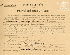 1. Tytuł: protokół
2. Treść: protokół z odbioru przysięgi urzędniczej strażnika celnego Ludwika Nowickiego
3. Hasła przedmiotowe: Straż Celna, kadra
4. Wytwórca: Komisariat Straży Celnej Lipusz
5. Czas powstania: 05.07.1923 r.
6. Miejsce sporządzenia: Polska, Lipusz (woj. pomorskie)
7. Materiał i technika wykonania: druk wypełniony pismem odręcznym
8. Wymiary: 20 x 16 cm
9. Stan zachowania: dobry
10. Miejsce przechowywania/właściciel: Włodzimierz Nawrocki