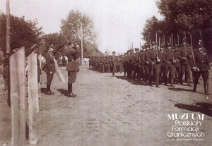 1.Tytuł tematu: st. sierż. Jan Rubas
2.Opis obrazu: defilada 4 Baonu Korpusu Ochrony Pogranicza „Dederkały”
3.Data wydarzenia: 11.11.1937 r.
4.Osoby widoczne: st. sierż. Jan Rubas (na czele pododdziału) 
5.Hasła przedmiotowe: Korpus Ochrony Pogranicza, kadra
6.Opis techniczny: oryginał, czarnobiałe
7.Autor: nieznany
8.Miejsce przechowywania/właściciel: Maria Rubas