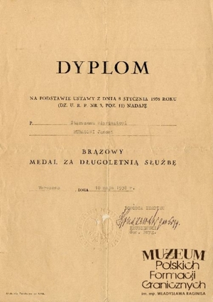 1. Tytuł: akt nadania
2. Treść: dyplom nadania Brązowego Medalu Za Długoletnią Służbę  st. sierż. Janowi Rubasowi
3. Hasła przedmiotowe: Korpus Ochrony Pogranicza, kadra
4. Wytwórca: Dowództwo Korpusu Ochrony Pogranicza
5. Czas powstania: 10.05.1938 r.
6. Miejsce sporządzenia: Polska, Warszawa
7. Materiał i technika wykonania: papier, druk wypełniony maszynowo
8. Wymiary: brak danych
9. Stan zachowania: dobry
10. Miejsce przechowywania/właściciel: Maria Rubas
