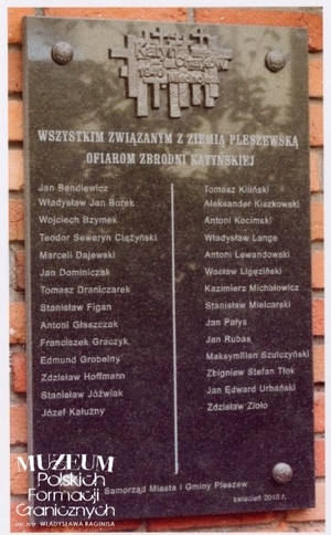 1.Tytuł tematu: st. sierż. Jan Rubas
2.Opis obrazu: tablica pamiątkowa umieszczona na Ścianie Pamięci w Pleszewie
3.Data wydarzenia: po 1990 r.
4.Osoby widoczne: nie ma 
5.Hasła przedmiotowe: Korpus Ochrony Pogranicza, kadra
6.Opis techniczny: oryginał, czarnobiałe
7.Autor: nieznany
8.Miejsce przechowywania/właściciel: Maria Rubas