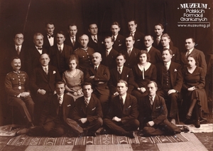 Polsko-rumuńska komisja graniczna; Jan Medyński siedzi w drugim rzędzie czwarty z lewej