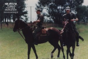 funkcjonariusze Straży Granicznej podczas patrolu konnego
